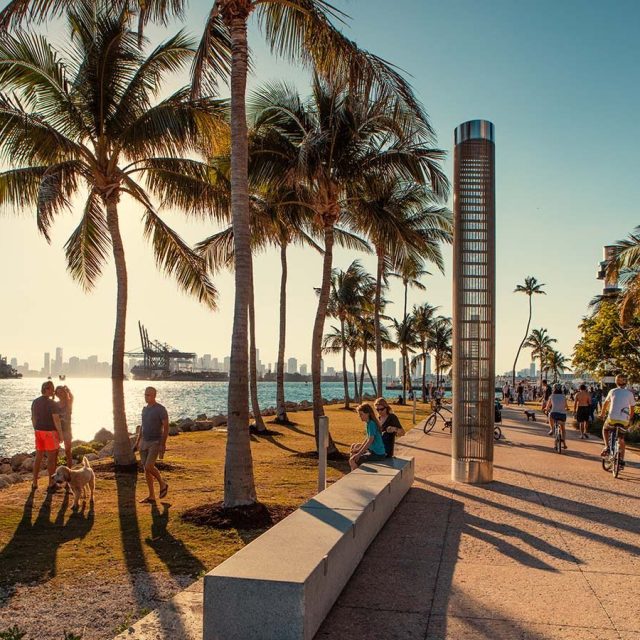 Picnic con amigos y familia en el Parque South Pointe, Miami