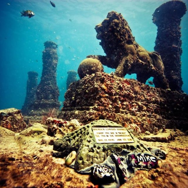 Monumento a la Atlántida [NEPTUNE MEMORIAL REEF] en Miami